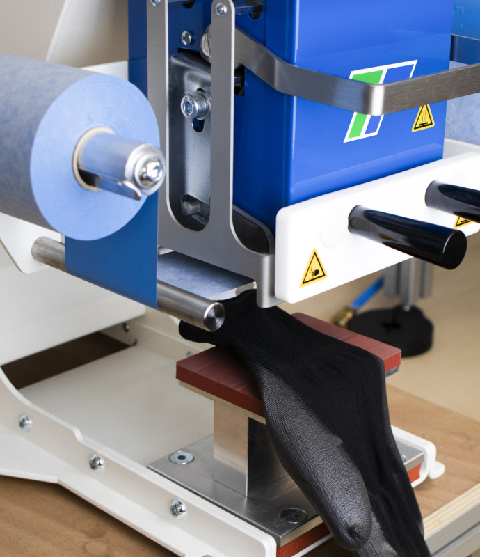 TTHS Handschuh 02 v2